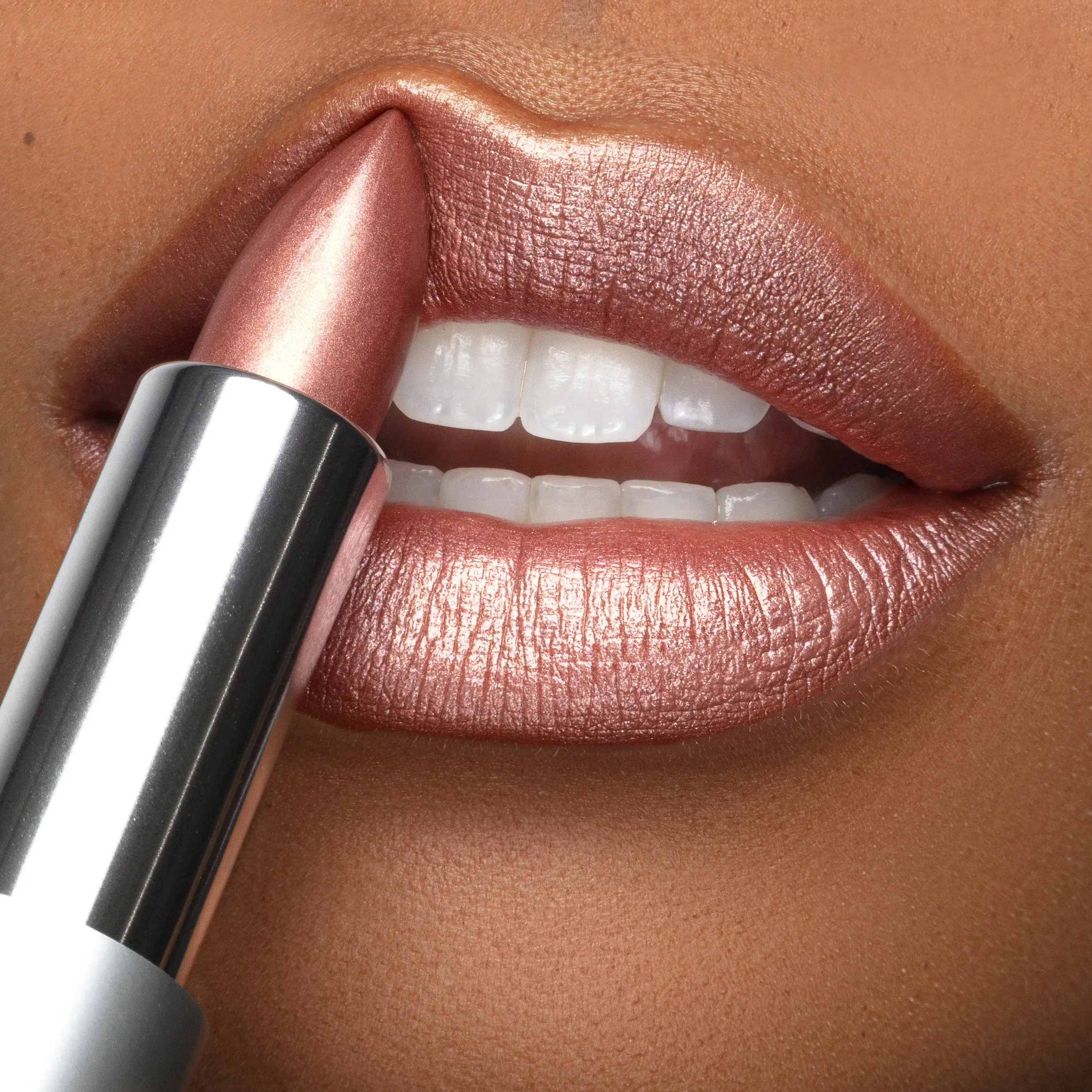 Famous Crème | A Shimmery Soft Nude with Neutral Undertones Lipstick