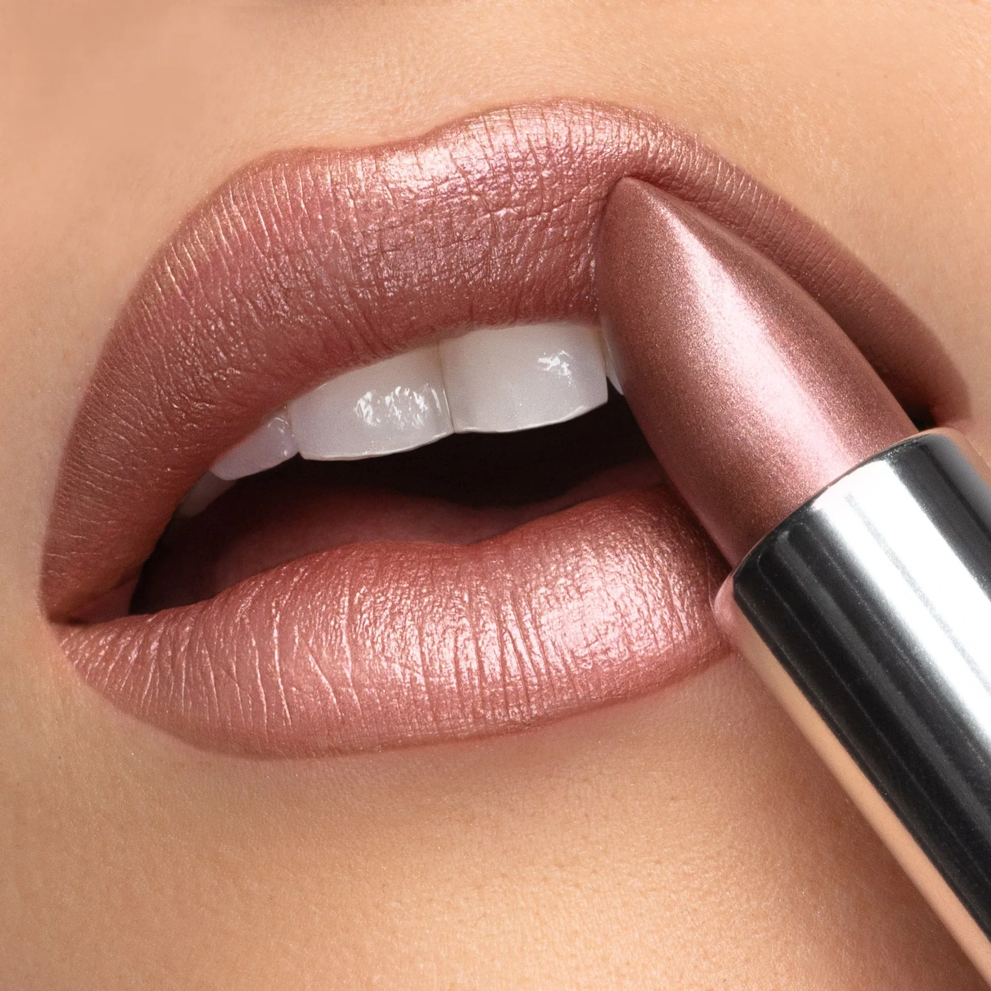 Famous Crème | A Shimmery Soft Nude with Neutral Undertones Lipstick